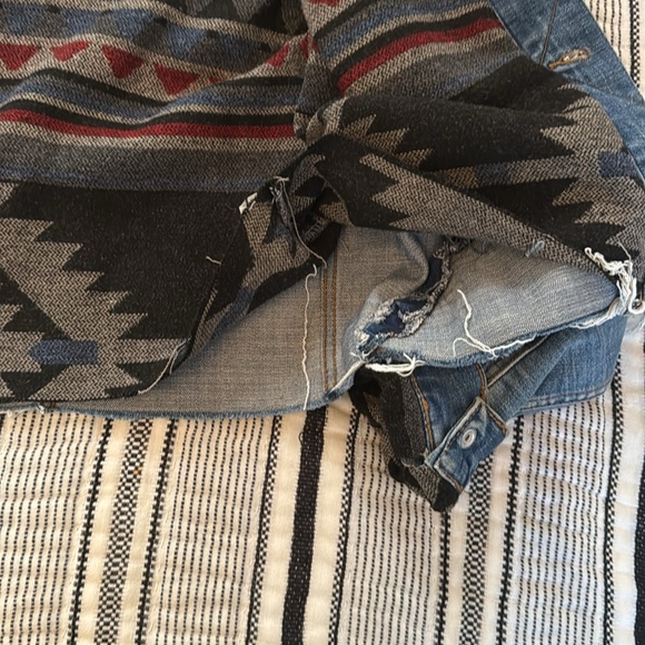 Levi’s denim jacket with southwestern lining - Picture 5 of 6